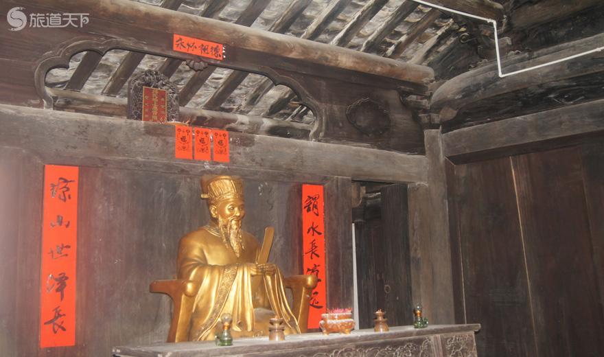 邱俊故居可继堂邱俊塑像